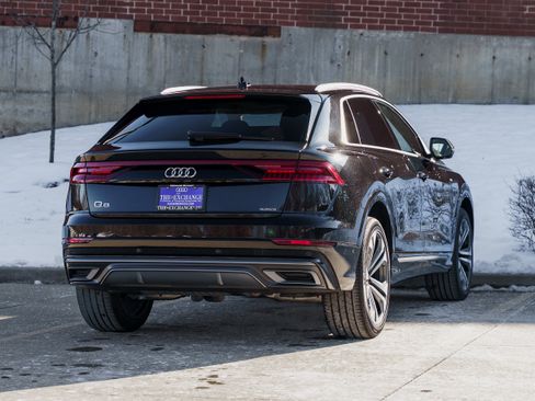 Used 2022 Audi Q8 Premium Plus w/ Premium Plus Package image 4