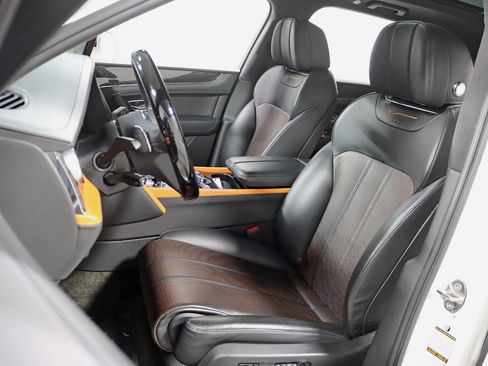 Used 2020 Bentley Bentayga Design Series AWD/4WD image 28