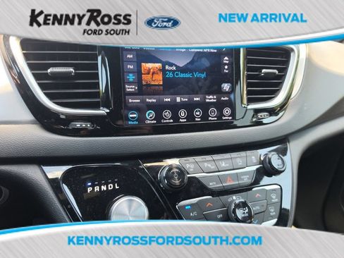Used 2019 Chrysler Pacifica Touring-L Plus w/ Advanced Safetytec Group FWD image 1