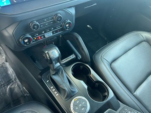 Used 2025 Ford Bronco Badlands image 20