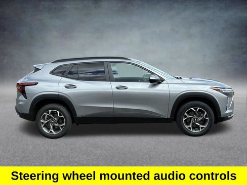 Used 2024 Chevrolet Trax LT FWD image 7
