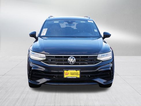 Used 2023 Volkswagen Tiguan SE R-Line image 2