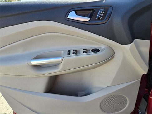 Used 2016 Ford Escape SE w/ SE Chrome Package image 31