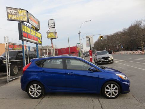 Used 2014 Hyundai Accent SE w/ Option Group 3 FWD image 9