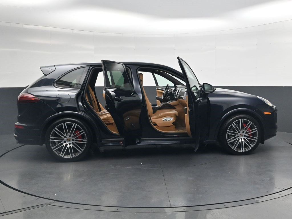 Used 2016 Porsche Cayenne GTS AWD/4WD image 36