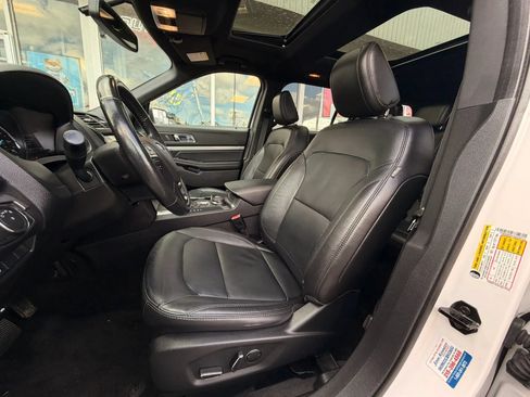 Used 2018 Ford Explorer XLT w/ Equipment Group 202A AWD/4WD image 7