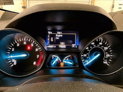 Used 2017 Ford Escape SE w/ SE Cold Weather Package AWD/4WD image 19