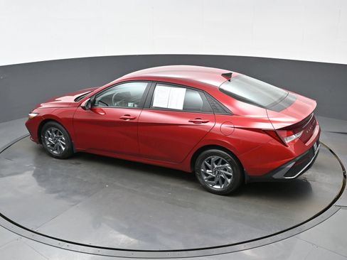 Certified 2024 Hyundai Elantra SEL FWD image 33