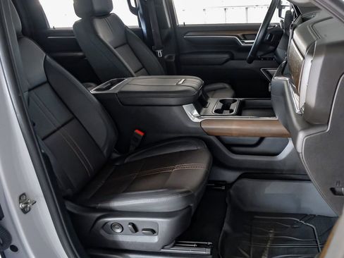 Used 2025 Chevrolet Silverado 3500 High Country w/ High Country Premium Package image 31