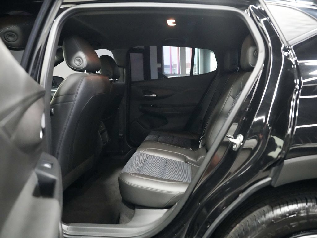 Used 2025 Buick Envista Preferred w/ Convenience I Package FWD image 31