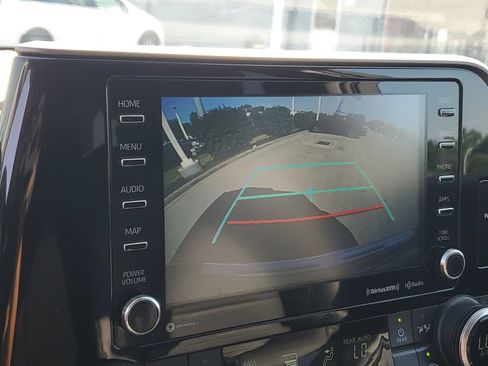Used 2020 Toyota Highlander XLE AWD/4WD image 28