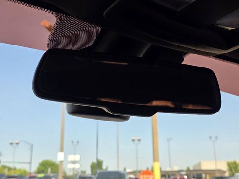 Used 2015 Dodge Challenger SXT RWD image 18