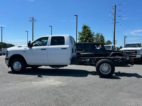 New 2025 RAM 3500 Tradesman w/ Chrome Appearance Group image 9