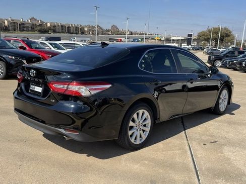 Used 2020 Toyota Camry LE image 6