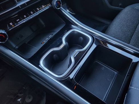 Used 2025 Chevrolet Traverse LT image 21