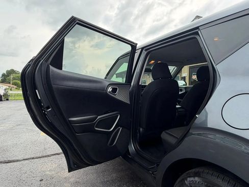 Used 2020 Kia Soul LX FWD image 19