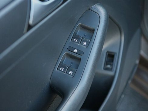 Used 2016 Volkswagen Jetta S image 8