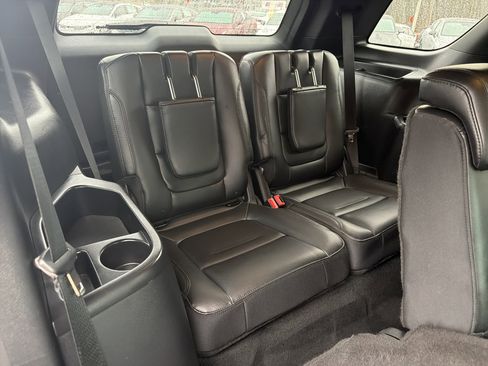 Used 2016 Ford Explorer XLT w/ Equipment Group 202A image 15