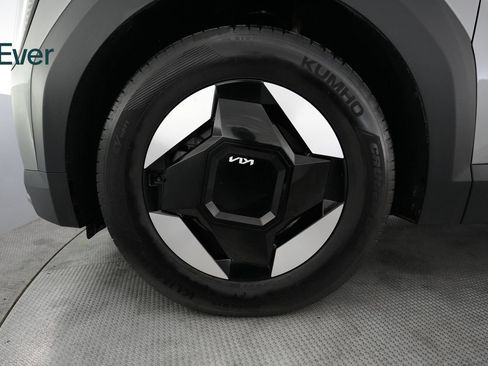 Used 2024 Kia EV9 Light Long Range RWD image 19