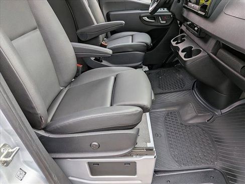 Used 2024 Mercedes-Benz Sprinter 2500 image 18