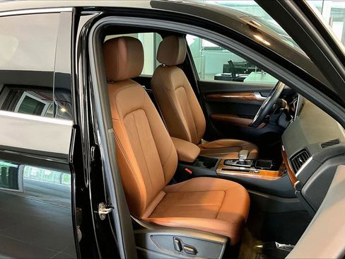 Certified 2023 Audi Q5 2.0T Premium w/ Convenience Package AWD/4WD image 9