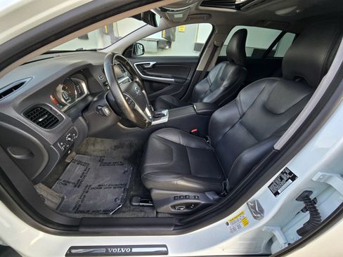 Used 2016 Volvo V60 T5 Cross Country w/ Convenience Package AWD/4WD image 12