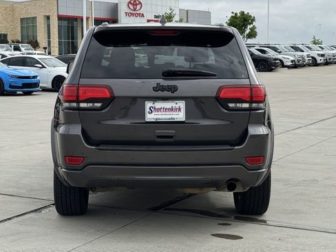 Used 2018 Jeep Grand Cherokee Altitude RWD image 5