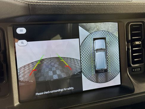 Used 2025 Ford Bronco Badlands image 23