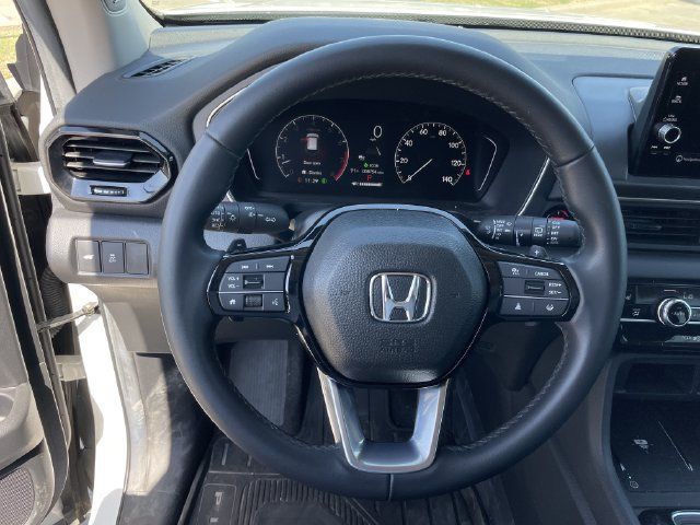 Used 2025 Honda Pilot Touring image 12