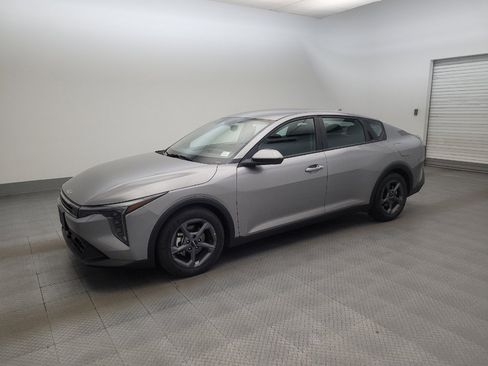 Used 2025 Kia K4 FWD image 2