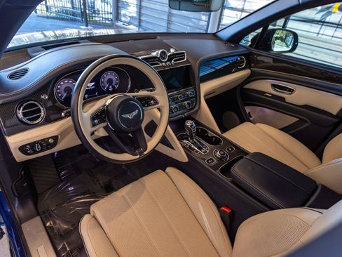 Used 2022 Bentley Bentayga AWD/4WD image 9