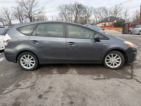 Used 2013 Toyota Prius V Five image 9