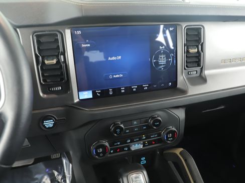 Used 2025 Ford Bronco Badlands image 12