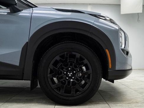 Used 2025 Mitsubishi Outlander AWD image 29