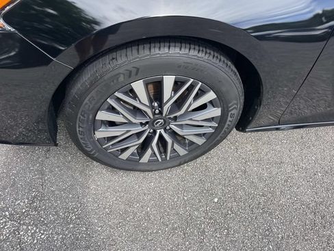 Used 2024 Nissan Altima 2.5 SV FWD image 15