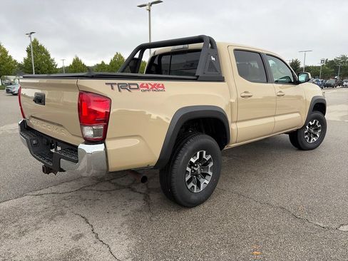 Used 2017 Toyota Tacoma TRD Off-Road w/ Tow Package (A/T) AWD/4WD image 7