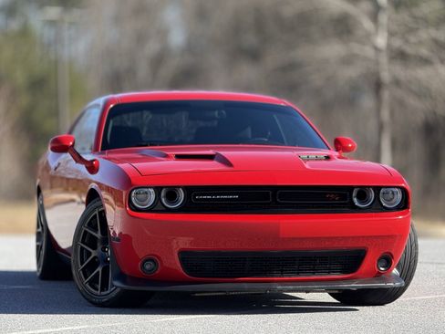 Used 2016 Dodge Challenger R/T Scat Pack image 3