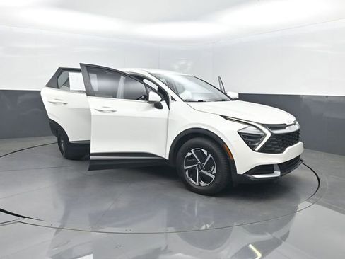 Used 2025 Kia Sportage LX FWD image 35