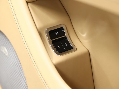 Used 2018 Bentley Bentayga AWD/4WD image 99