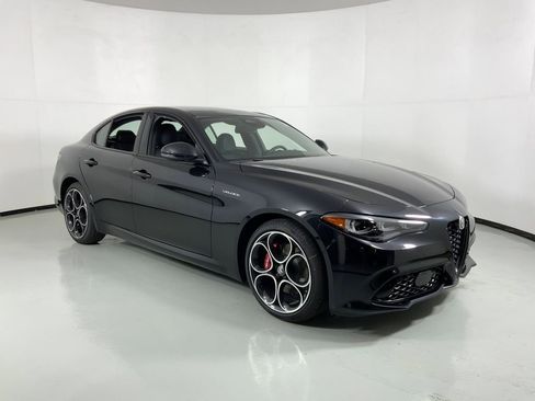 New 2026 Alfa Romeo Giulia AWD image 4