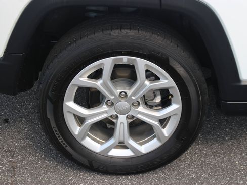 Used 2024 Jeep Compass Latitude AWD/4WD image 36