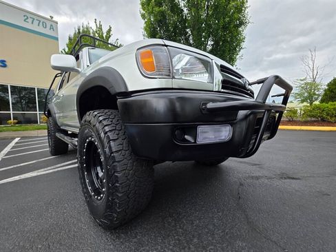 Used 1999 Toyota 4Runner SR5 AWD/4WD image 9