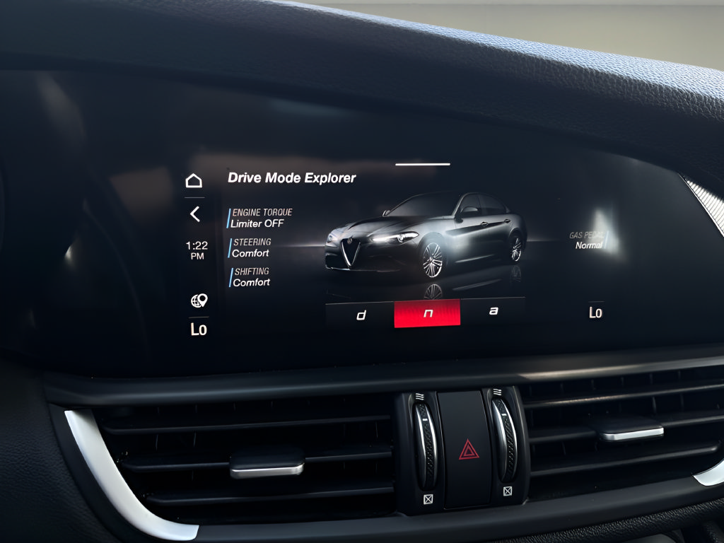 Used 2023 Alfa Romeo Giulia Veloce RWD image 8