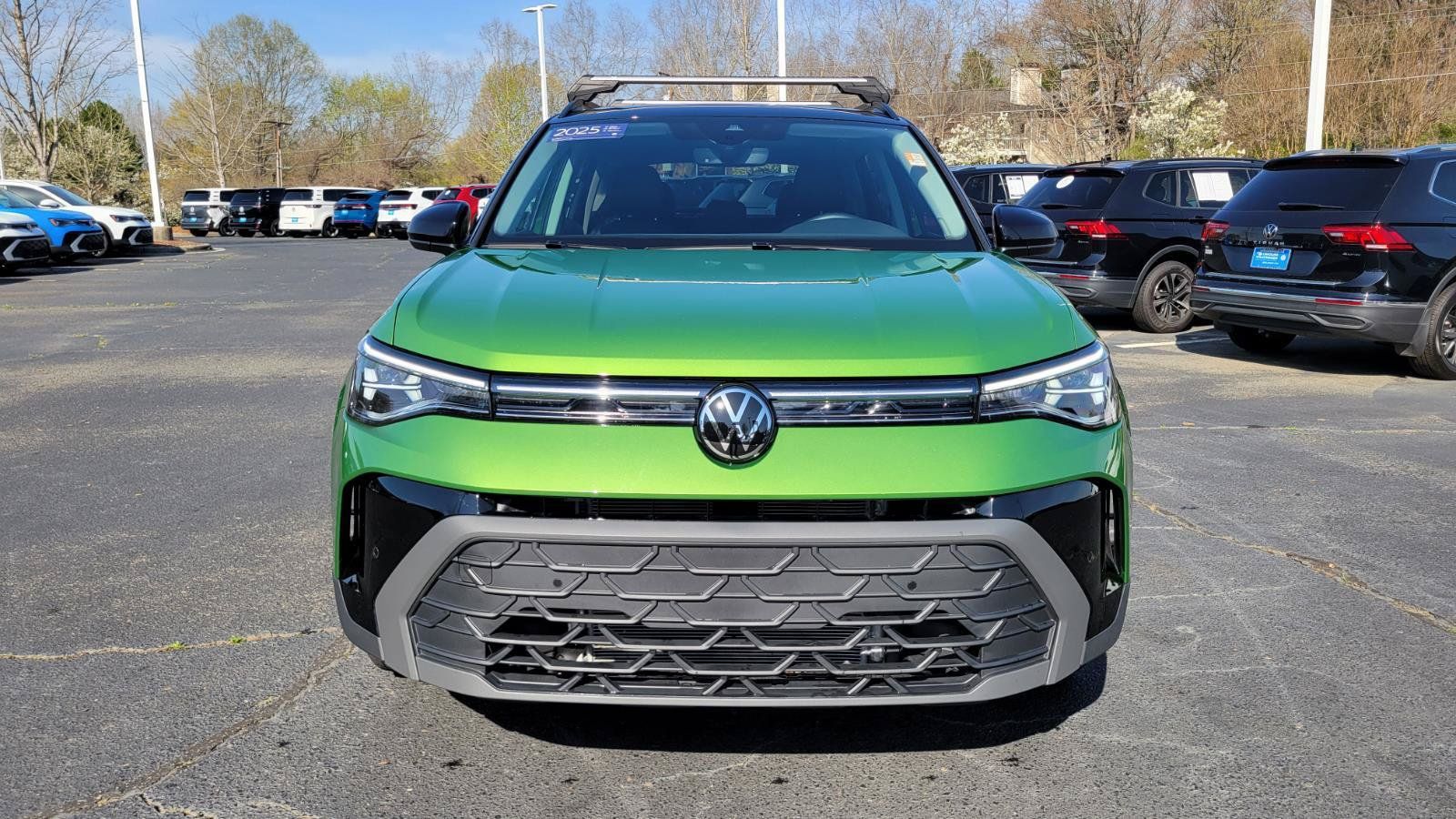 Used 2025 Volkswagen Taos SE w/ Taos Adventure Package (SXB) FWD image 7