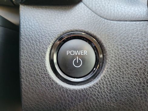 Used 2025 Toyota Camry LE image 32