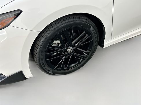 Used 2025 Toyota Camry SE FWD image 11