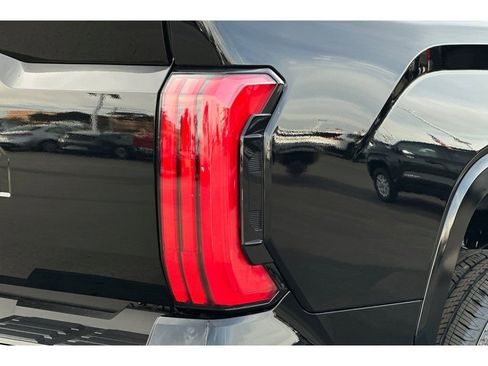 Used 2025 Toyota Tundra Platinum image 31