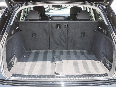 Used 2022 Audi e-tron Premium image 27