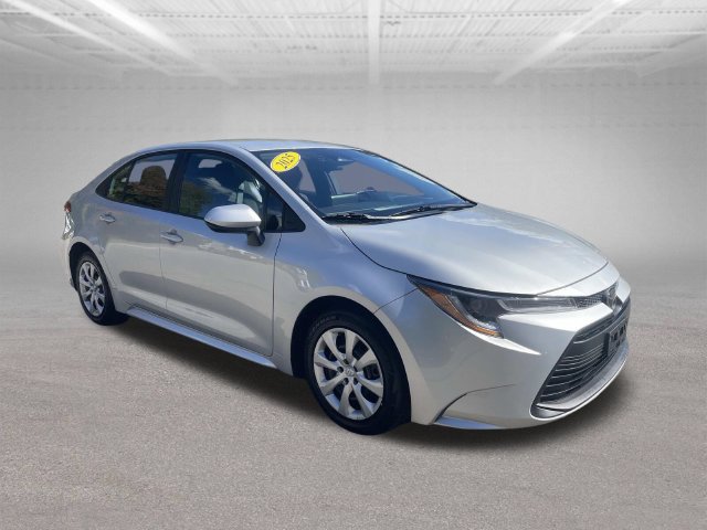 Used 2025 Toyota Corolla LE FWD image 4