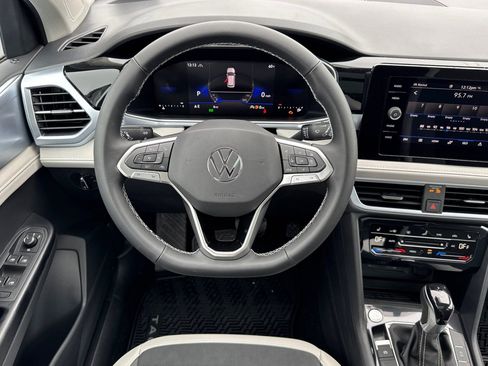 New 2026 Volkswagen Taos SE image 14